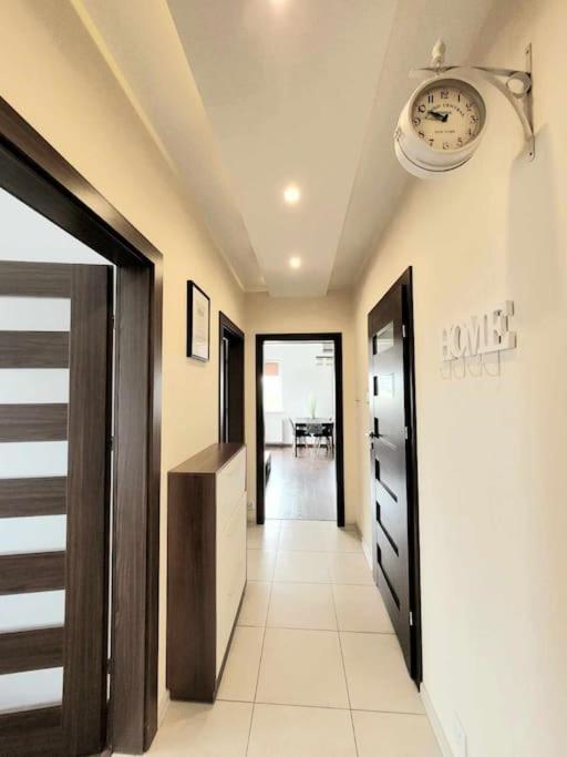 Dark Chocolate 4 Persons Down Town Apartment